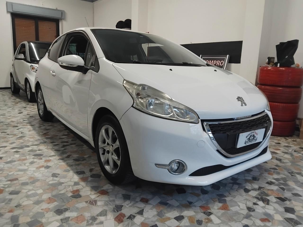 Peugeot 208 1.4 HDi 68 CV 3 porte Allure