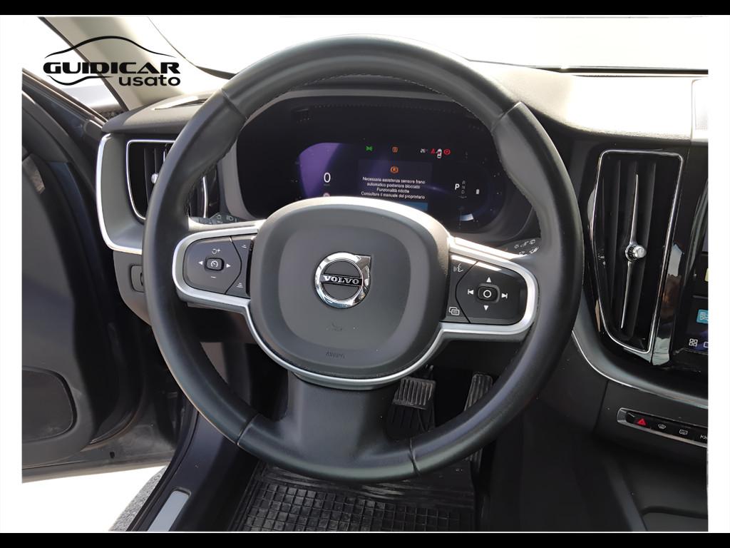 VOLVO XC60 II 2022 - XC60 2.0 b4 Momentum awd auto