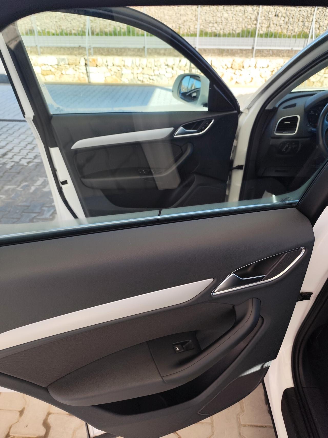 Audi Q3 2.0 TDI 120 CV Sport