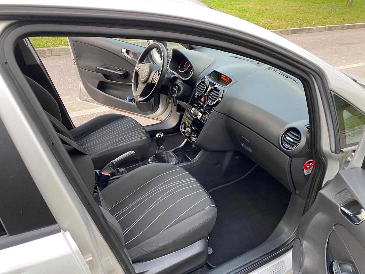 Opel Corsa 1.2 benzina GPL valido 2030