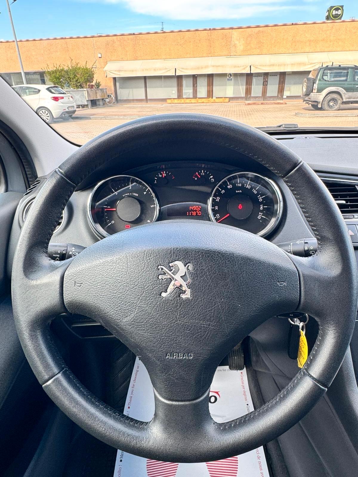 Peugeot 5008 1.6 HDi 115CV Allure