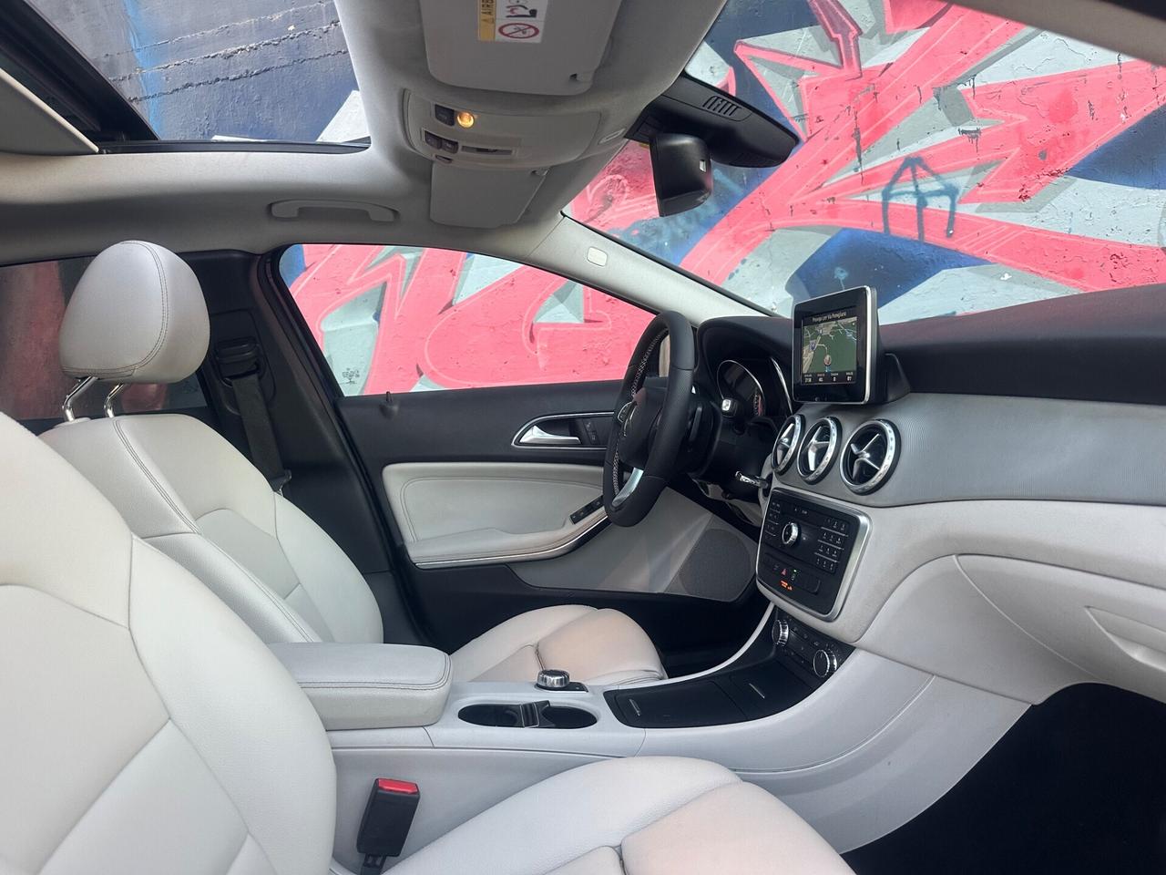 MERCEDES GLA 180 PREMIUM/AUT+TETTO+LED+NAVI+R.CAMERA