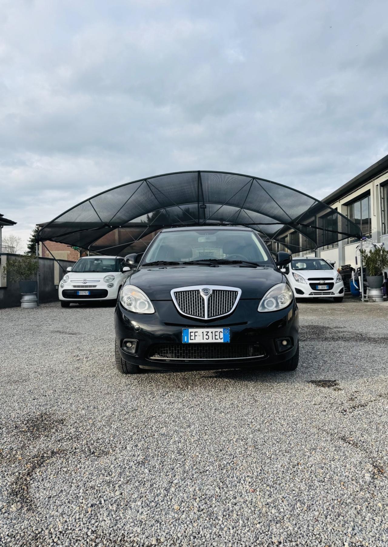 Lancia Ypsilon 1.2 69 CV Unyca