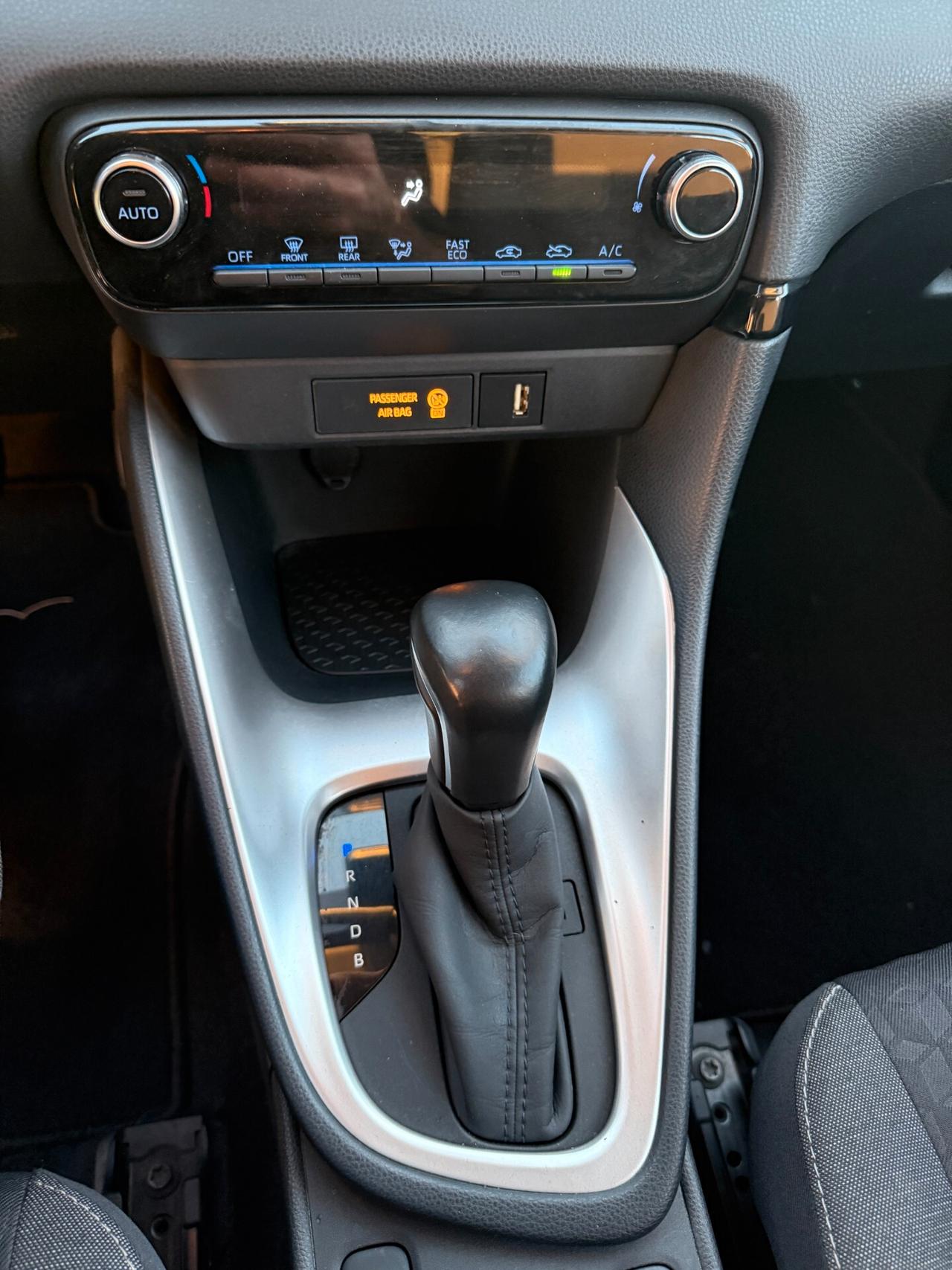 Toyota Yaris 1.5 Hybrid 5 porte Business