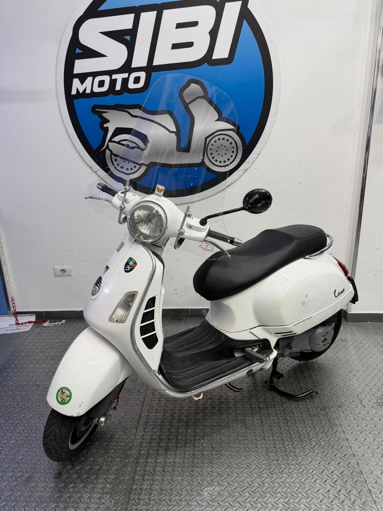 Piaggio Vespa 300 GTS