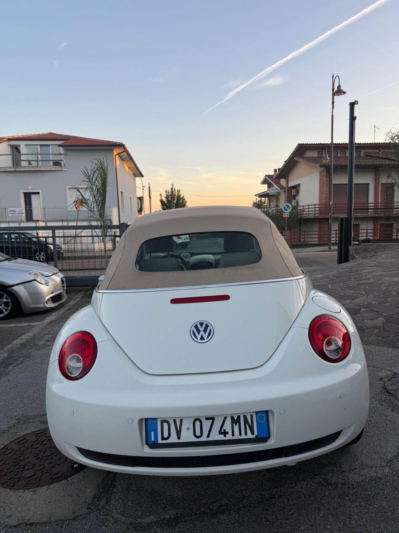 Volkswagen New Beetle 1.4 16V Cabrio