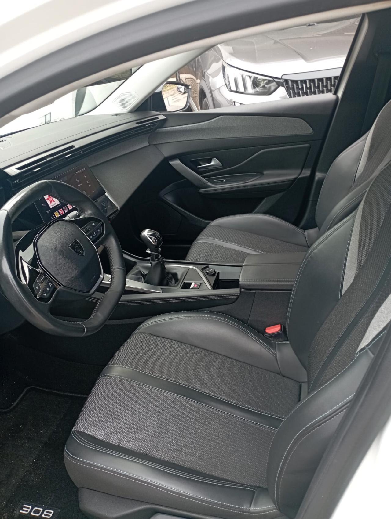 Peugeot 308 Allure PureTech 130 CV – 2022 | 66.000 km | €17.000