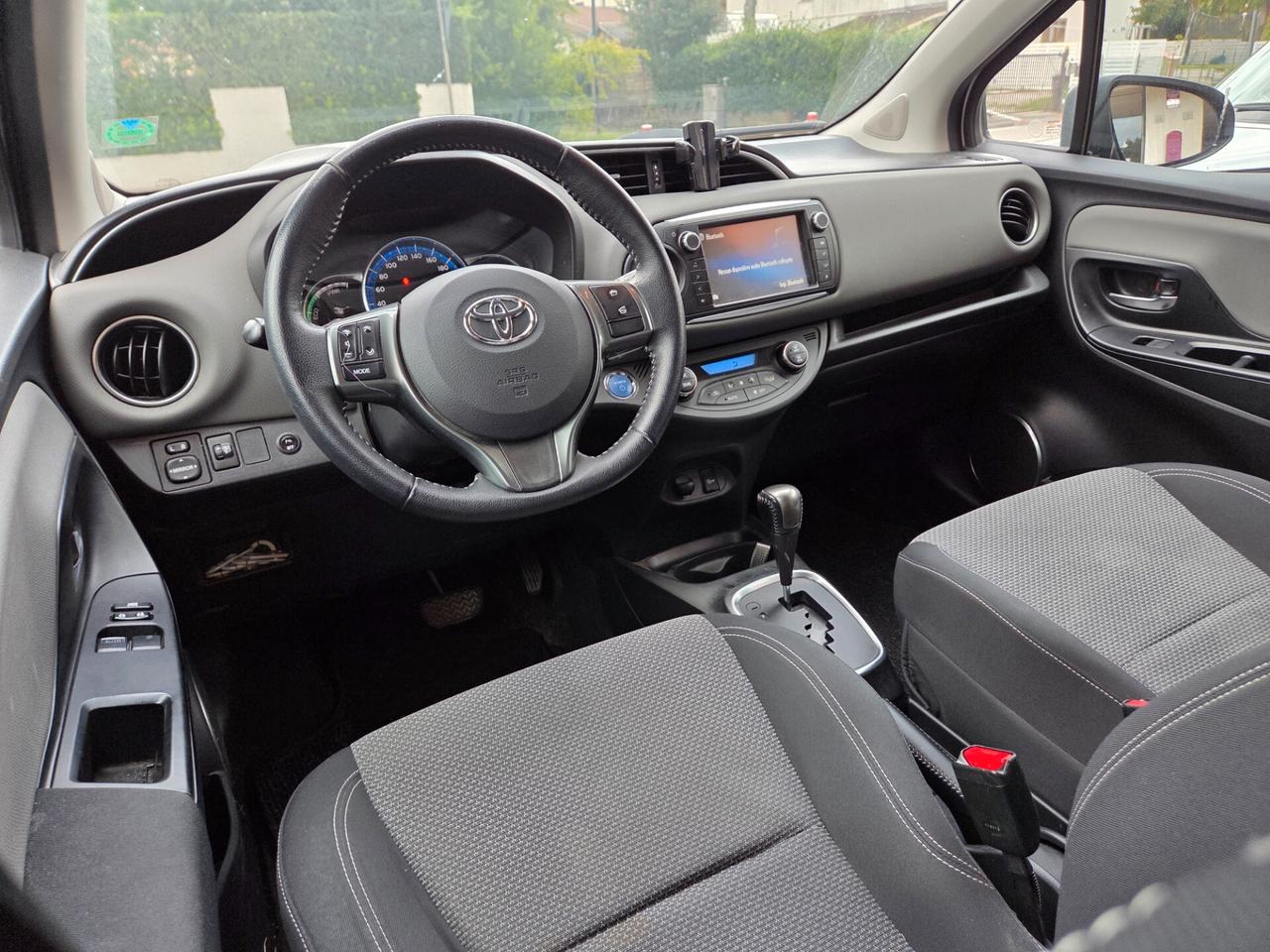 Toyota Yaris Hybrid - 2015