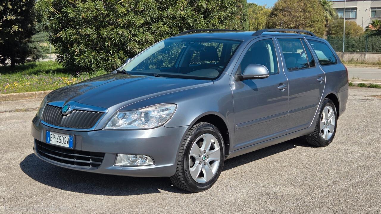 Skoda Octavia 1.6 TDI 105 CV Wagon Elegance uni pro