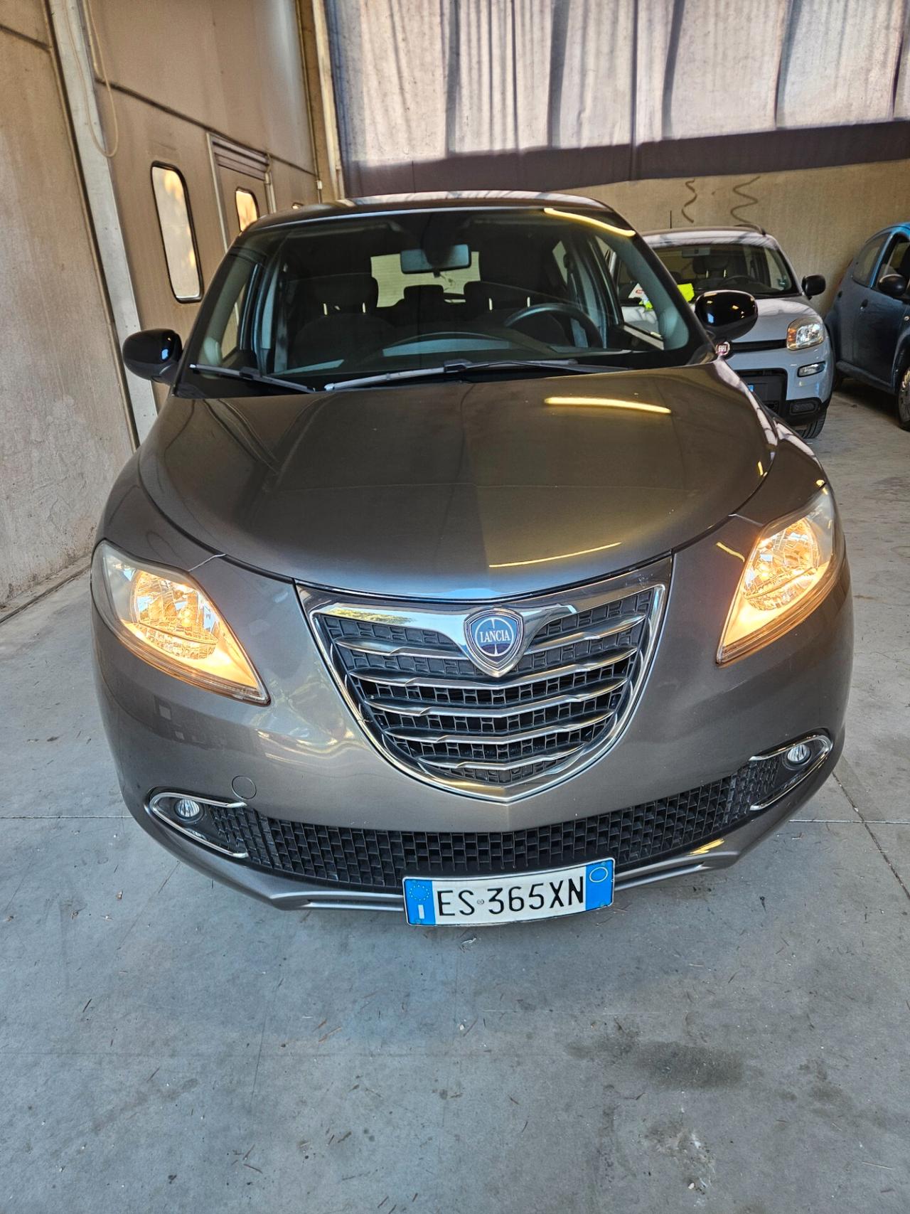Lancia Ypsilon 1.2 69 CV 5 porte S&S Platinum
