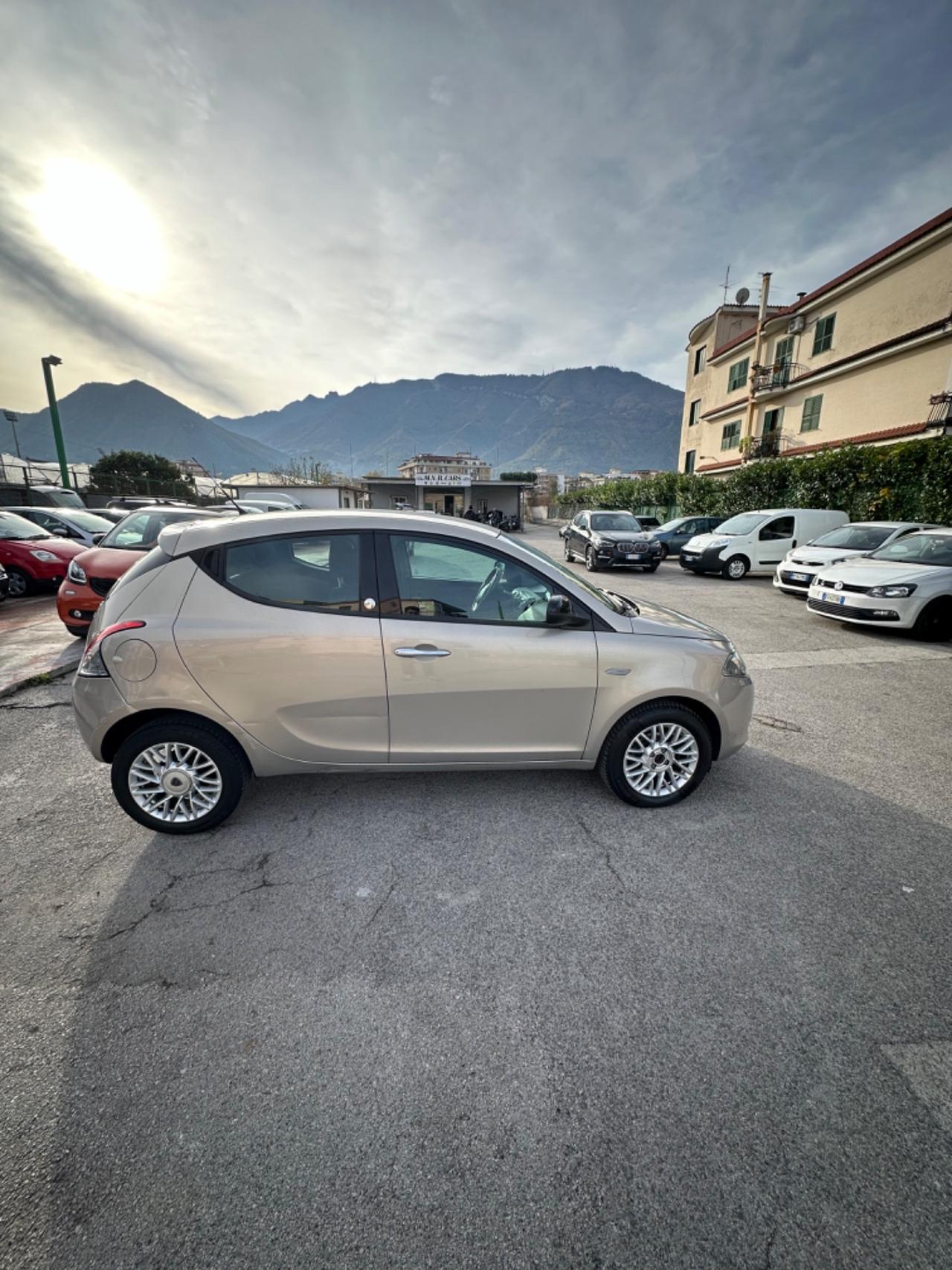 Lancia Ypsilon 0.9 TwinAir 85 CV 5 porte Metano Ecochic Gold