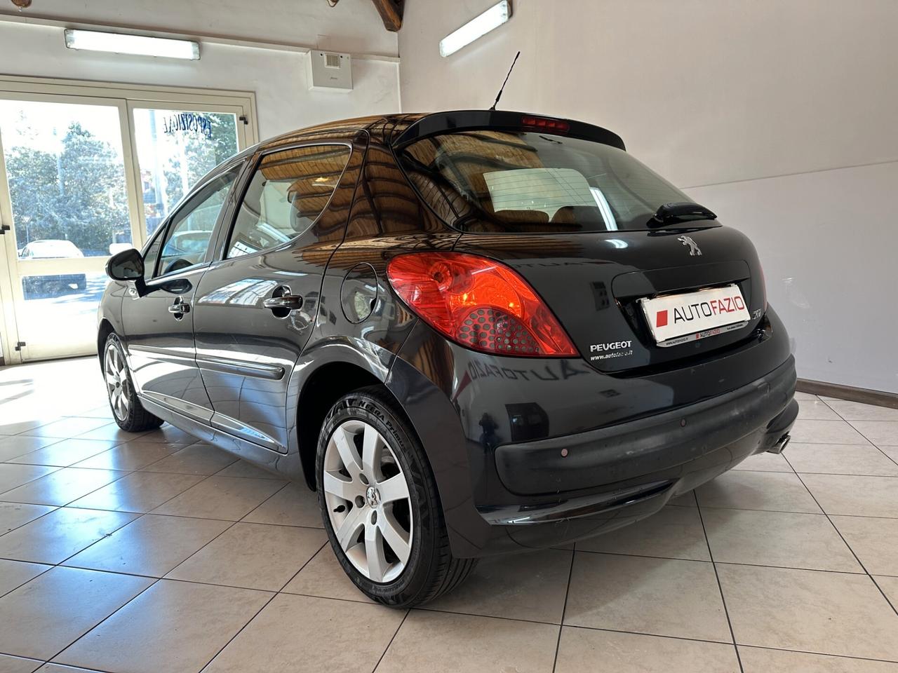 Peugeot 207 1.6 HDi 110CV 5p. Féline