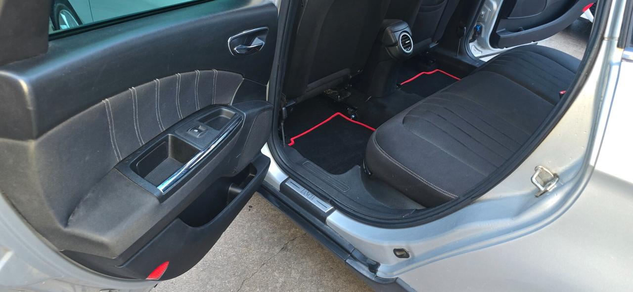 Lancia Delta 1.6 MJT DPF Silver