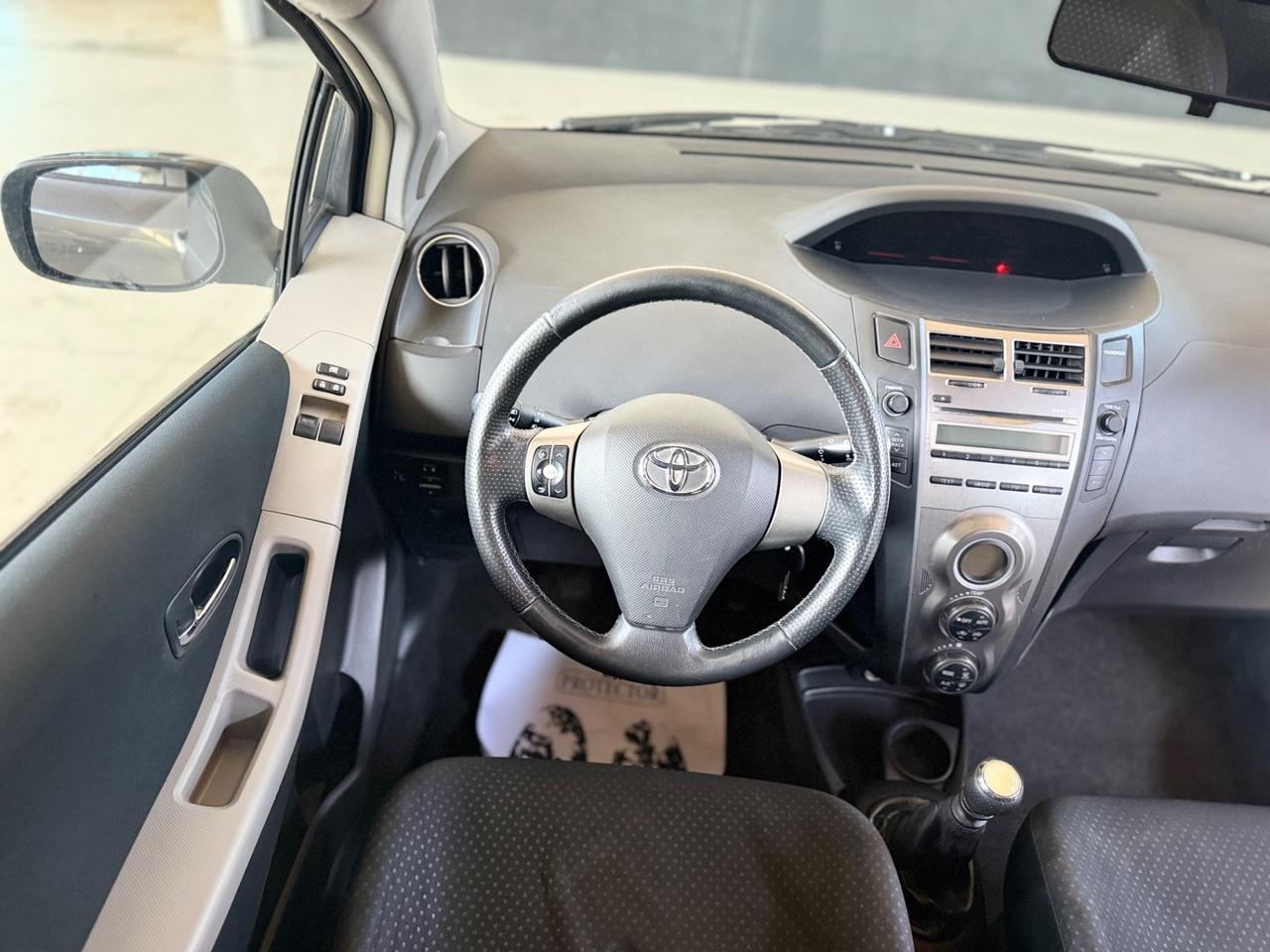 Toyota Yaris 1.3 5 porte Sol NEOPATENTATI