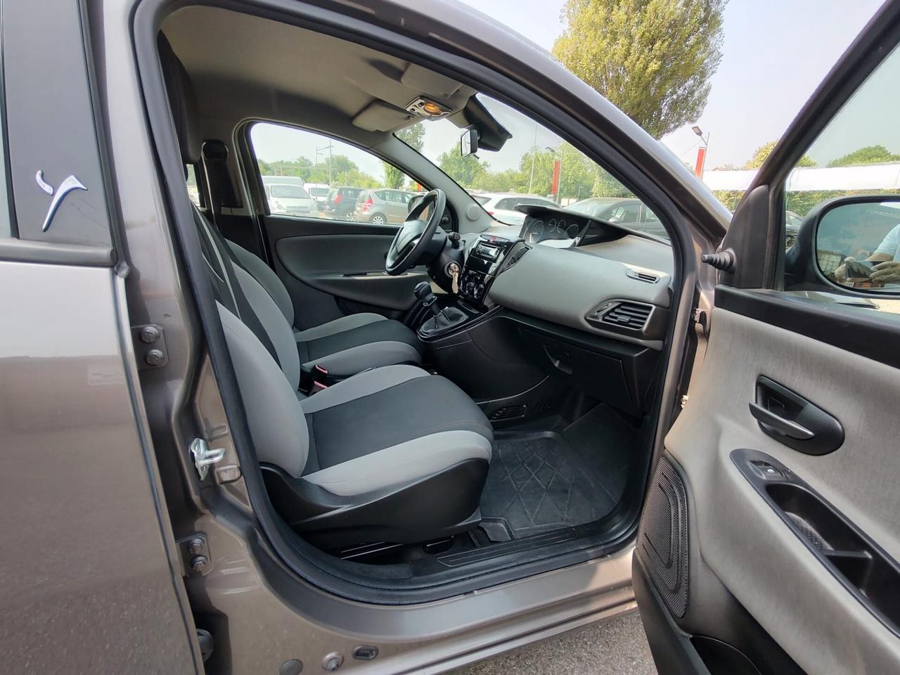 Lancia Ypsilon 1.2 69 CV 5 porte Silver, OK NEOPATENTATI, GARANZIA. L 12 MESI