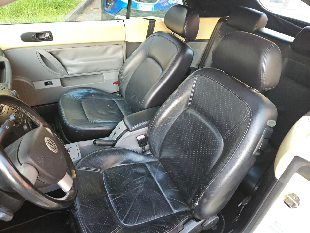 Volkswagen New Beetle 2.0 Cabrio Automatica