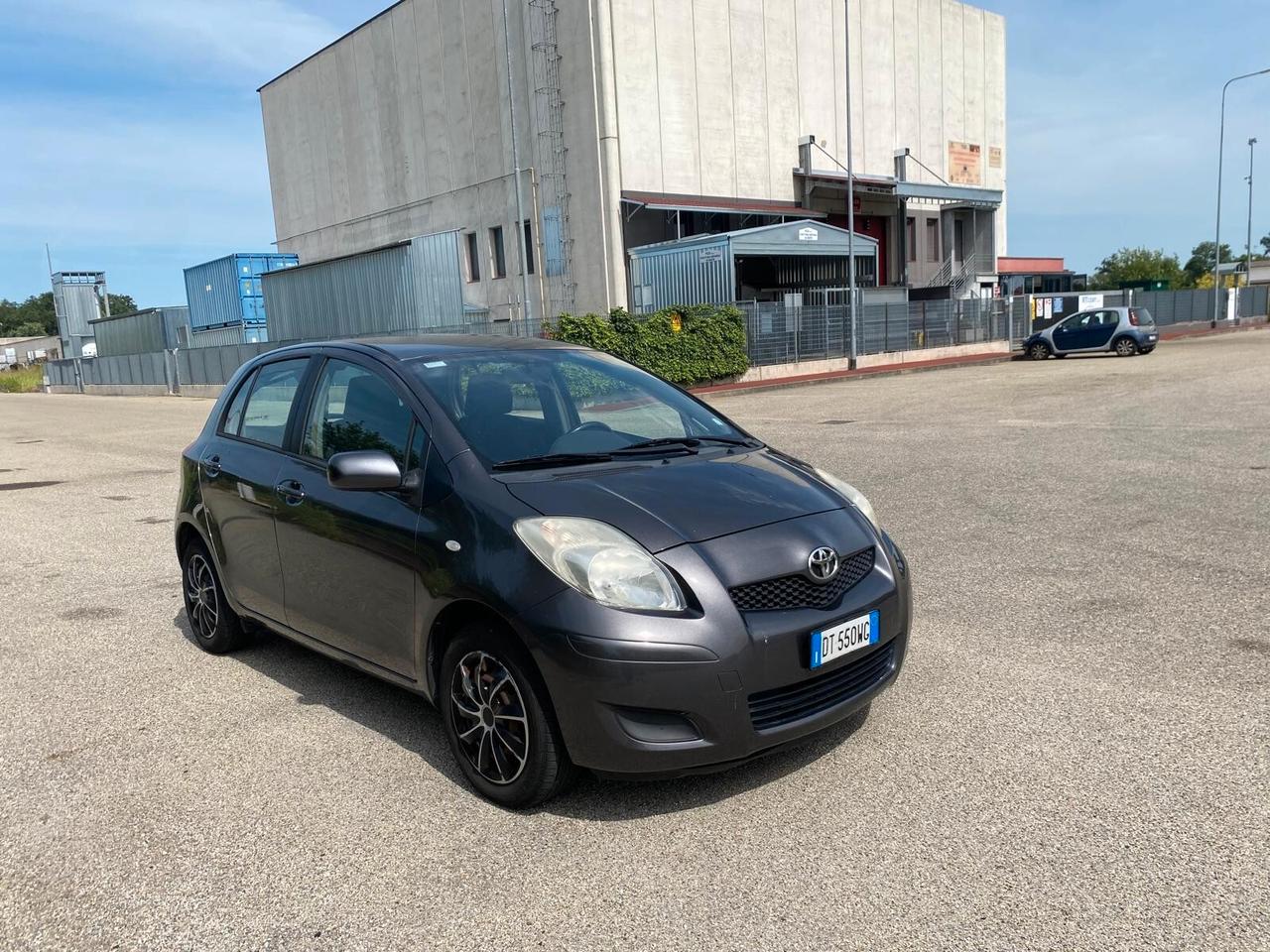 Toyota Yaris 1.0 5 porte Sol SOLI 130.000 KM CERTIFICATI UNICO PROPRIETARIO ADATTA AI NEOPATENTATI