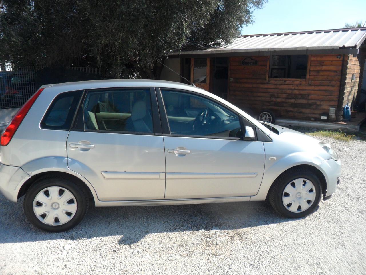 Ford Fiesta 1.2 16V 5p. Ghia