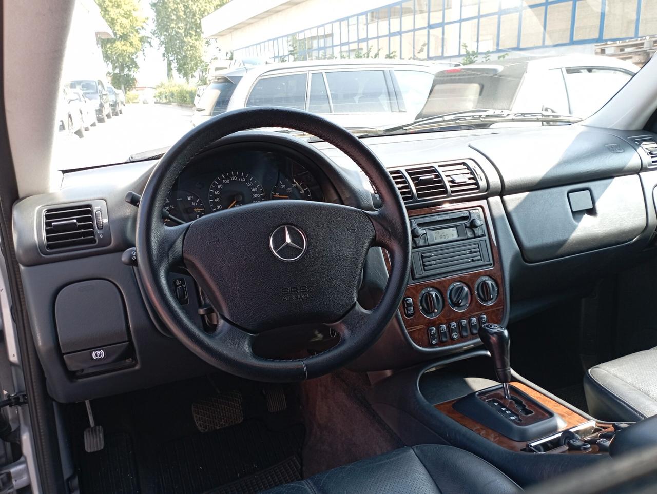 Mercedes-benz ML 270 7 POSTI
