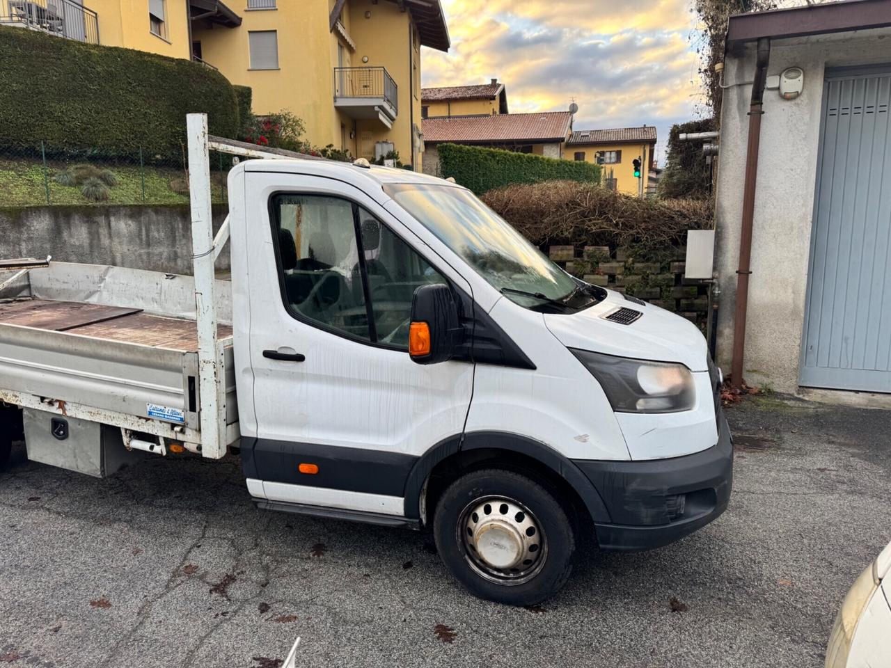 Ford transit incidentato