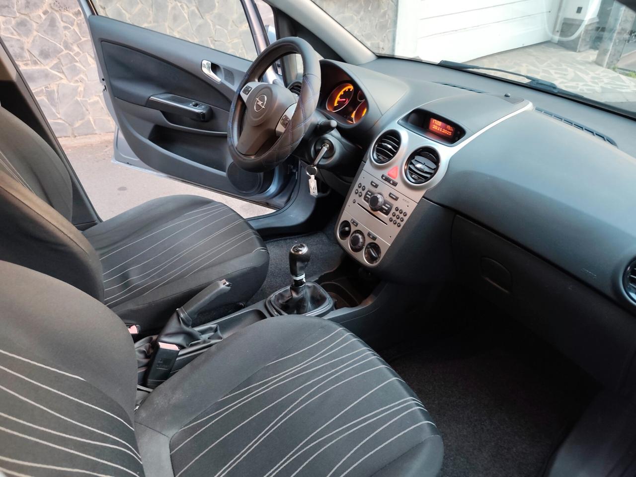 Opel Corsa 1.2 5 porte benzina