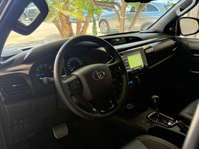 TOYOTA Hilux 2.8 D A/T 4WD 4 porte Double Cab Invincible
