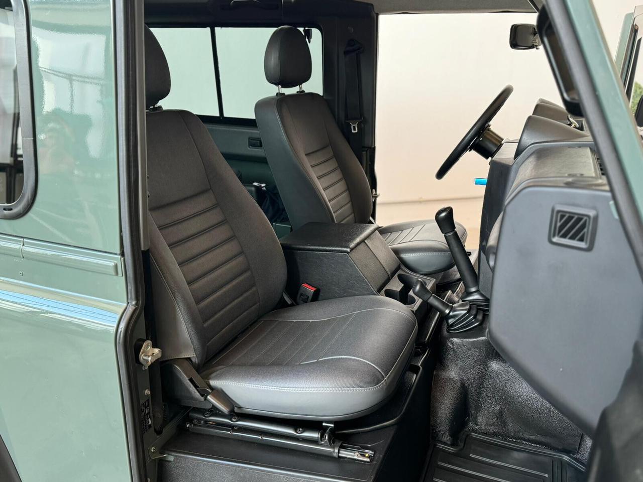 Land Rover Defender 90 2.2 TD4