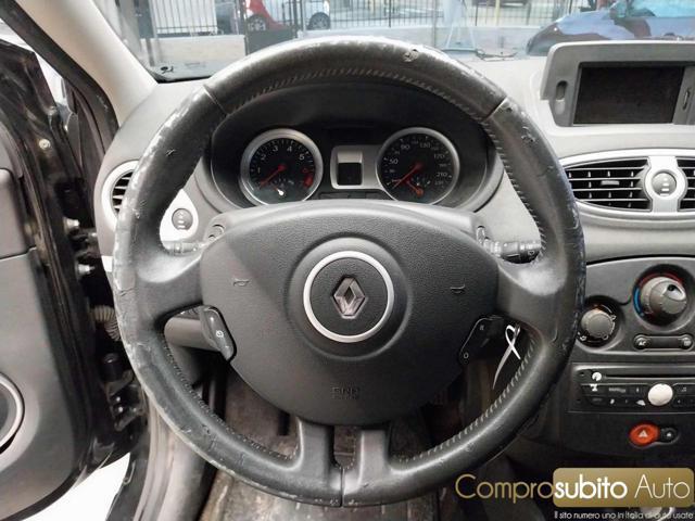 RENAULT Clio 1.2 16V SporTour Confort