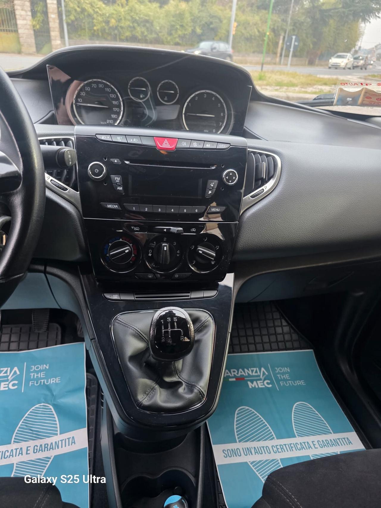 Lancia Ypsilon 1.2 69 CV 5 porte S&S Platinum