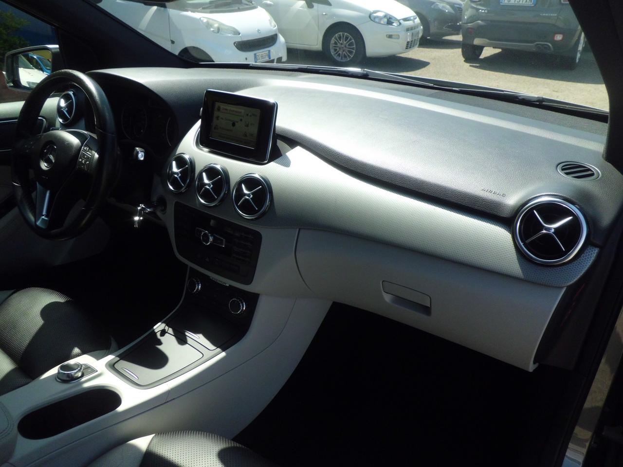 Mercedes-benz B 200 B 200 CDI BlueEFFICIENCY Premium-FULLLL