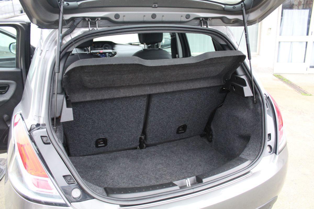 LANCIA - Ypsilon - 1.0 FireFly 5p.S&S Hyb. Gold Pl.