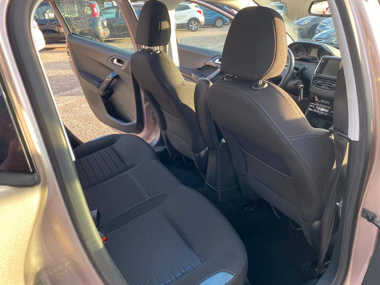 Peugeot 208 1.4 HDi 68 CV 5 porte Allure