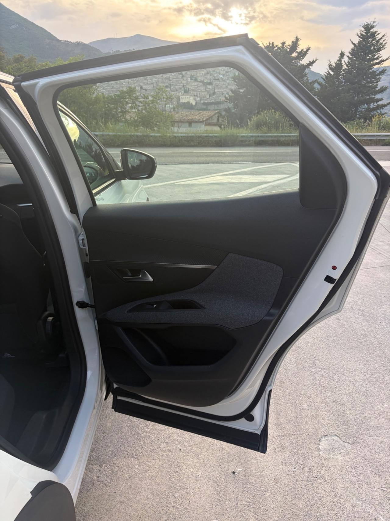 PEUGEOT 3008 BLUE HDI 2022