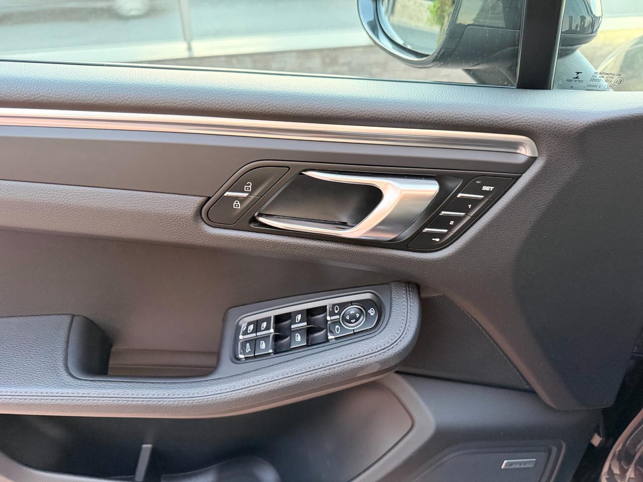 Porsche Macan 2.0 245- 2021-TETTO-FULLED-21^