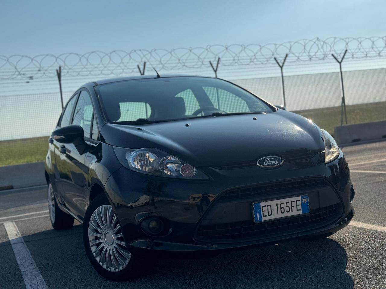 FORD FIESTA 1.2 BENZINA NEO PATENTATI KM REALI 12MESI DI GARANZIA