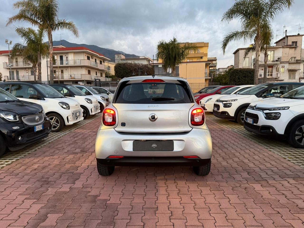 Smart ForFour EQ Pulse