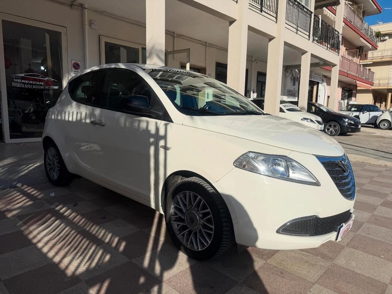 Lancia Ypsilon 1.2 69 CV 5 porte S&S Gold