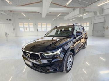 VOLVO XC40 T2 Momentum Core