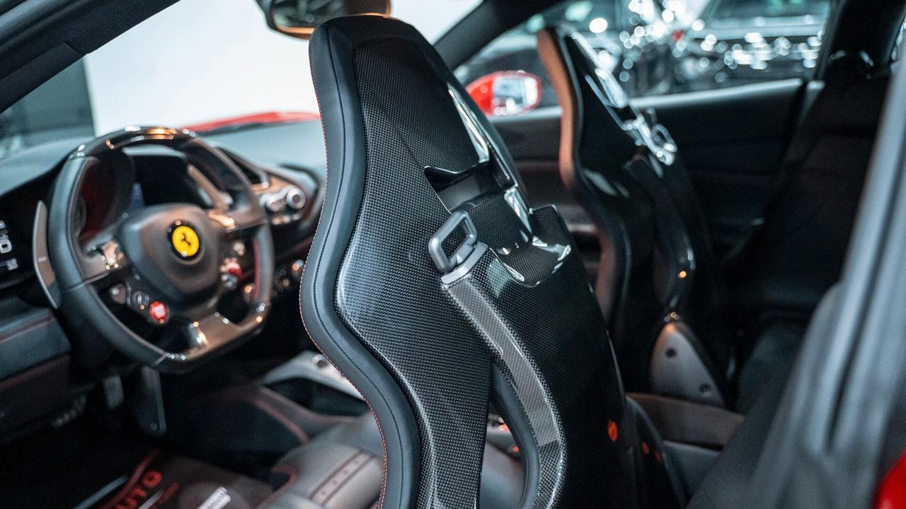 Ferrari 488 GTB 3.9 DCT FULL CARBON CARBOCERAMIC DISPLAY SEDIL
