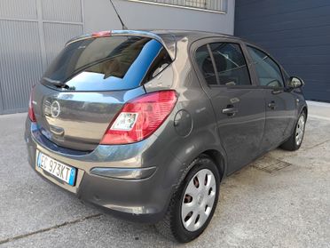 Opel Corsa 1.2 benzina automatica
