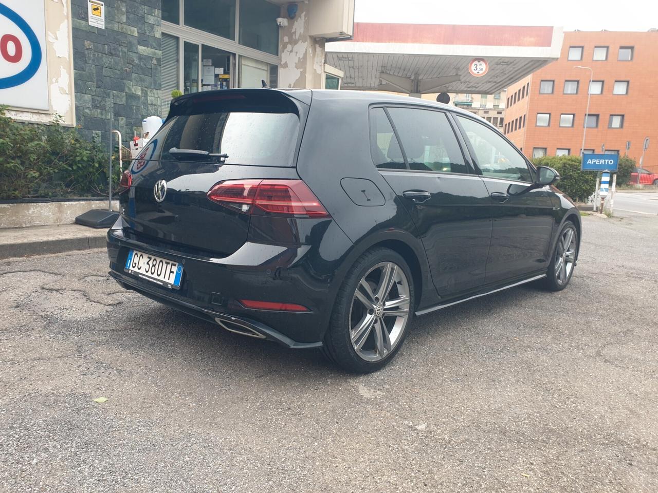 Volkswagen Golf 2.0 TDI DSG 5p. R LINE