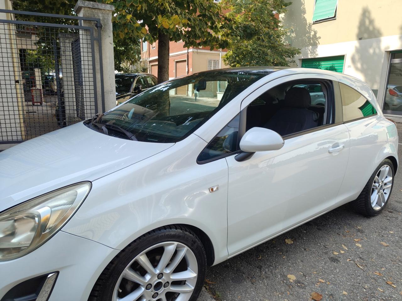 Opel Corsa 1.2 85CV 3 porte GPL-TECH Club
