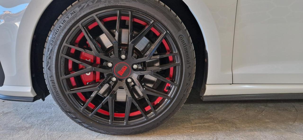 Volkswagen Golf GTI Performance 2.0 245 CV TSI DSG 5p.