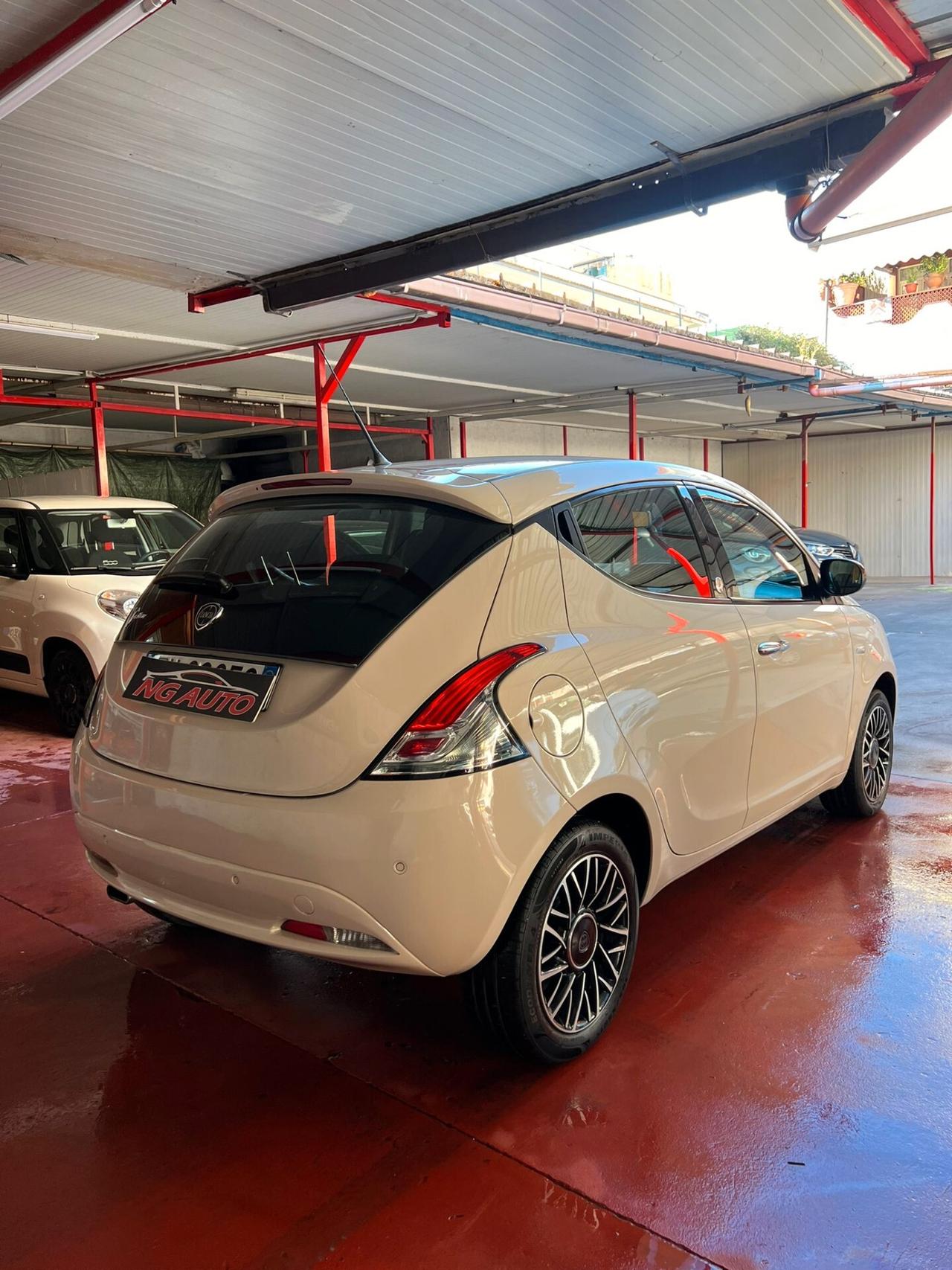 Lancia Ypsilon 1.2 69 CV 5 porte GPL Ecochic Platinum