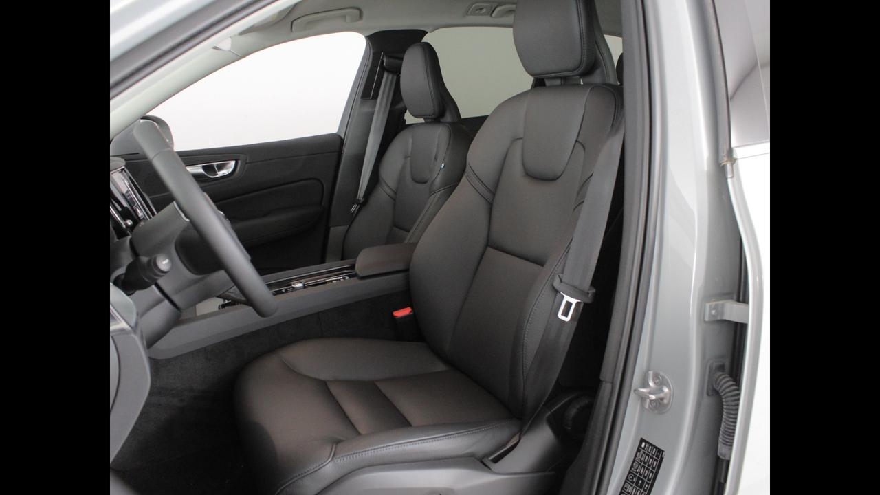 VOLVO XC60 CORE B4 AUT N1