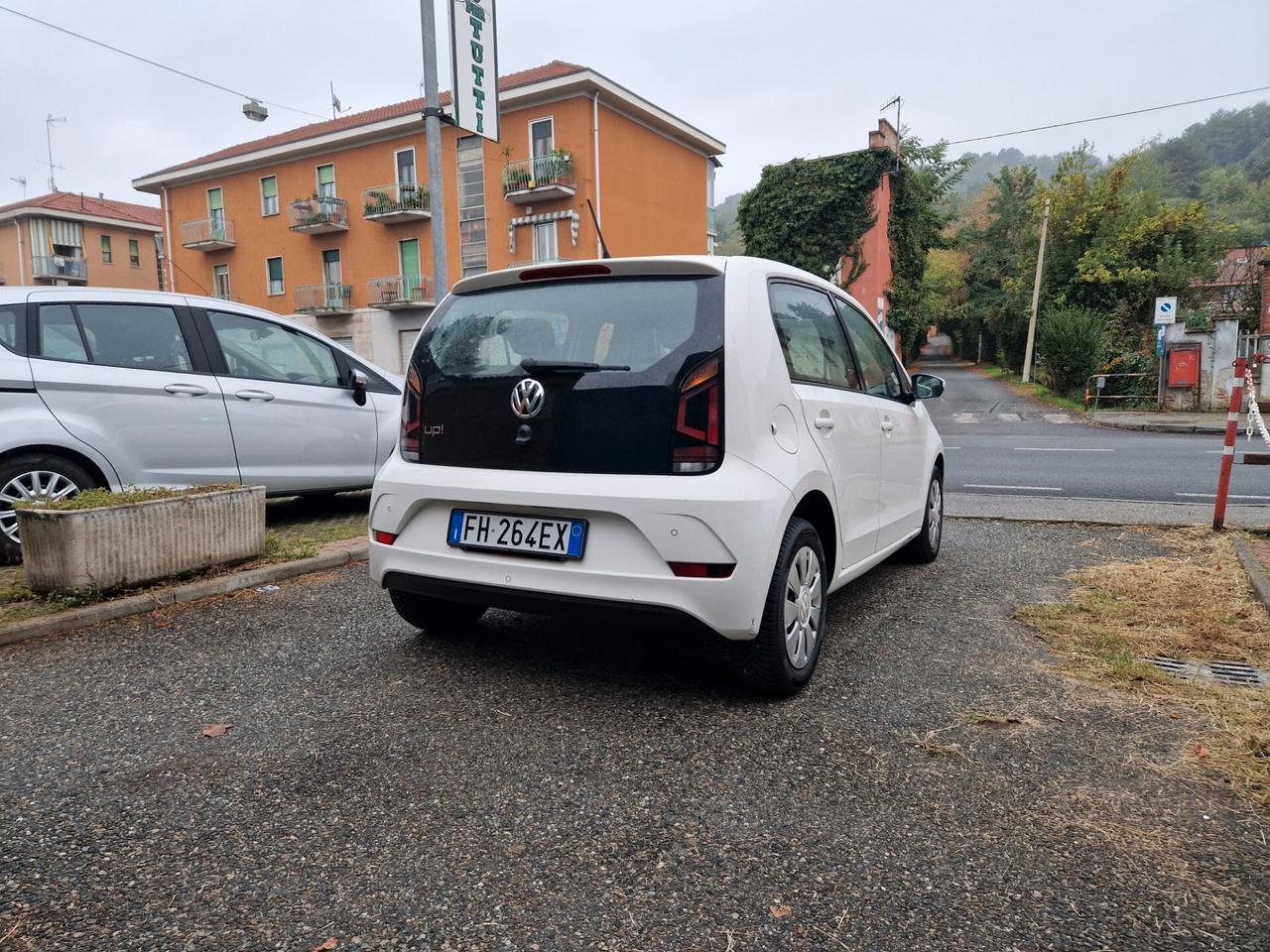 Volkswagen up! 1.0 60CV AUTOMATICA, 5 porte, Bluetooth, Sensori