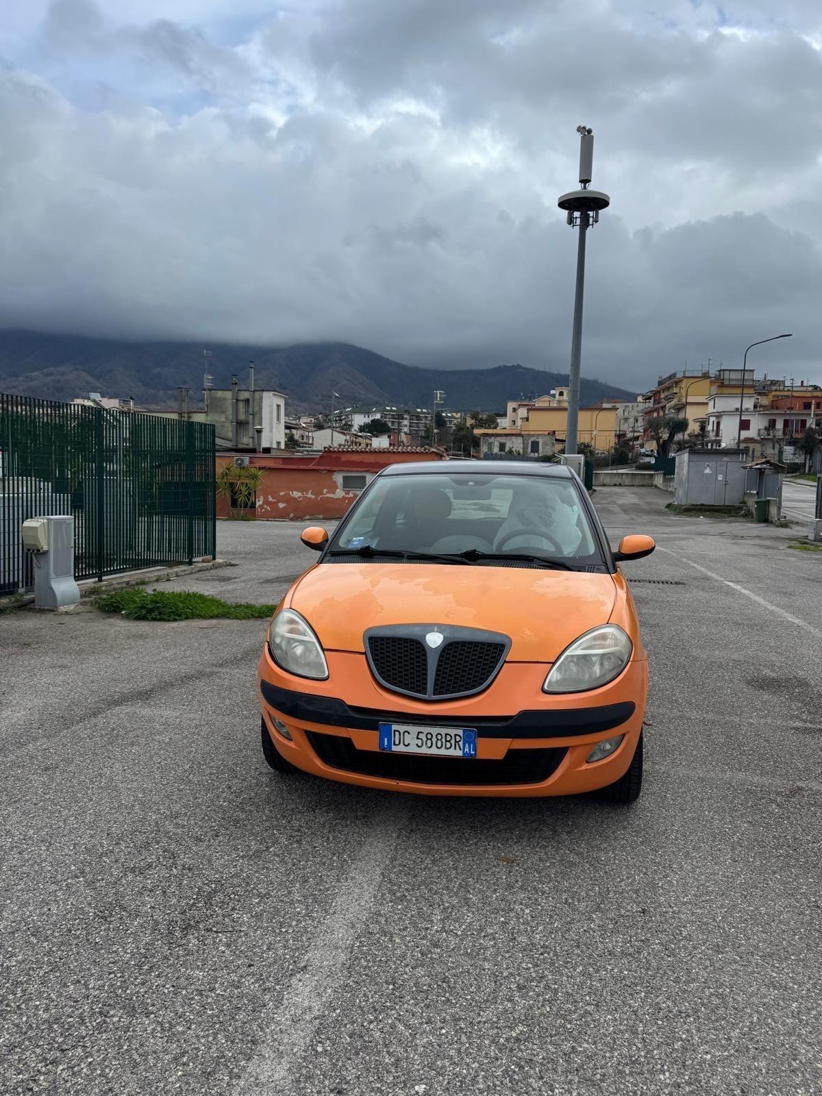 Lancia Ypsilon 1.2 Momo Design 8V NEOPATENTATI