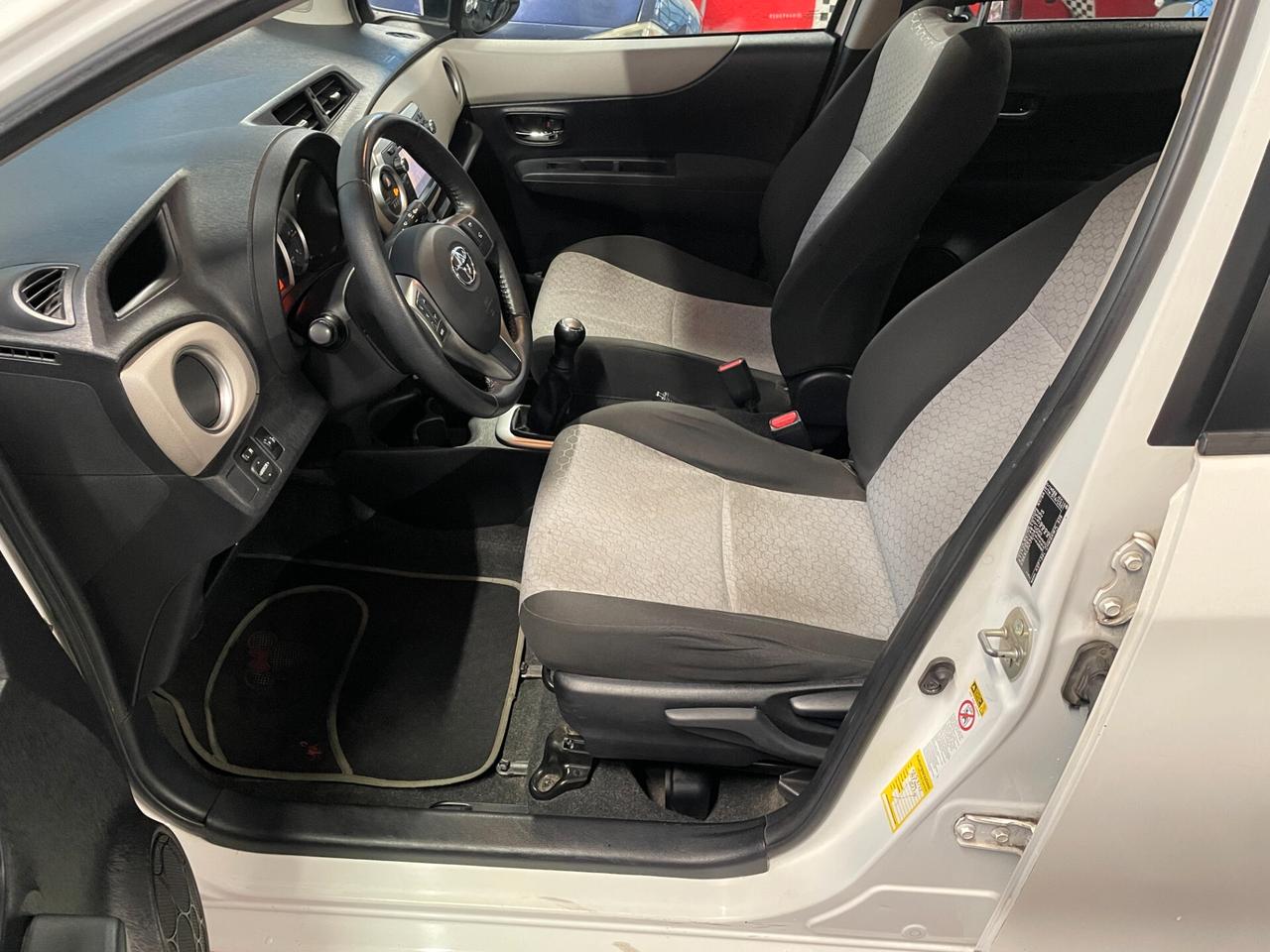 Toyota Yaris 1.0 5 porte NEOPATENTATI