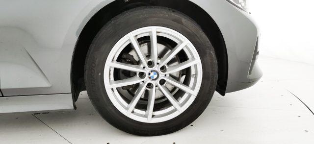 BMW 320 d Touring mhev 48V xdrive Business Advantage auto