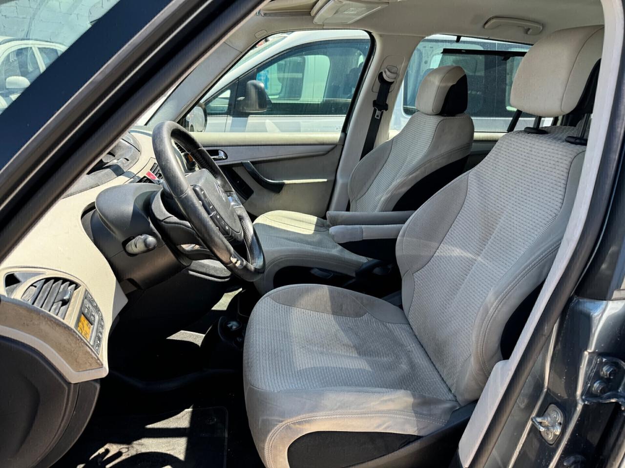 Citroen C4 Grand Picasso 1.6 HDi 110 7 POSTI